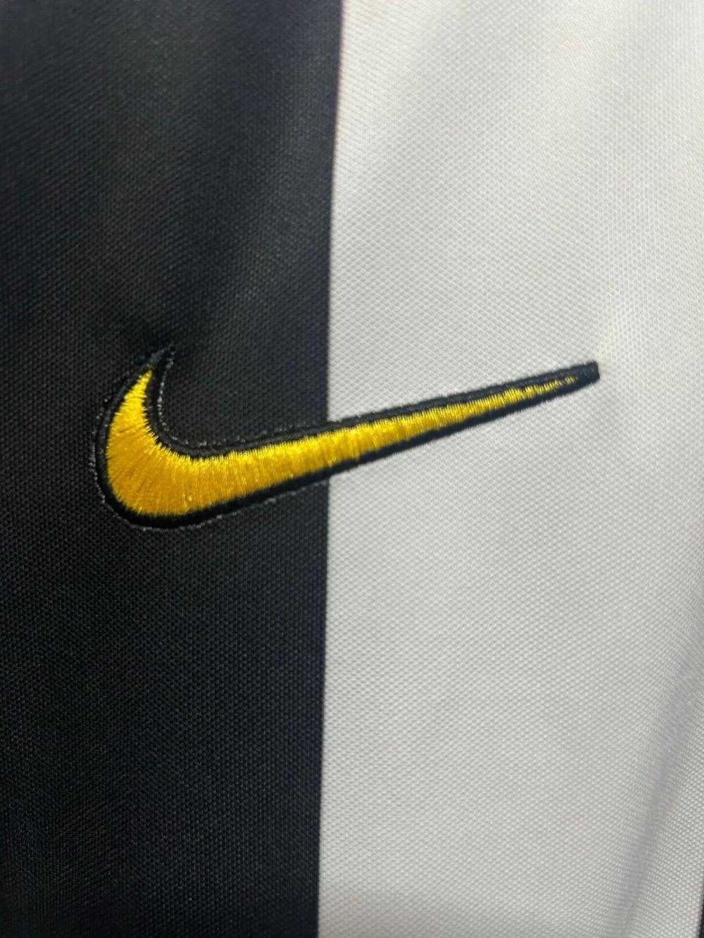 Juventus 2004/2005 Home Jersey