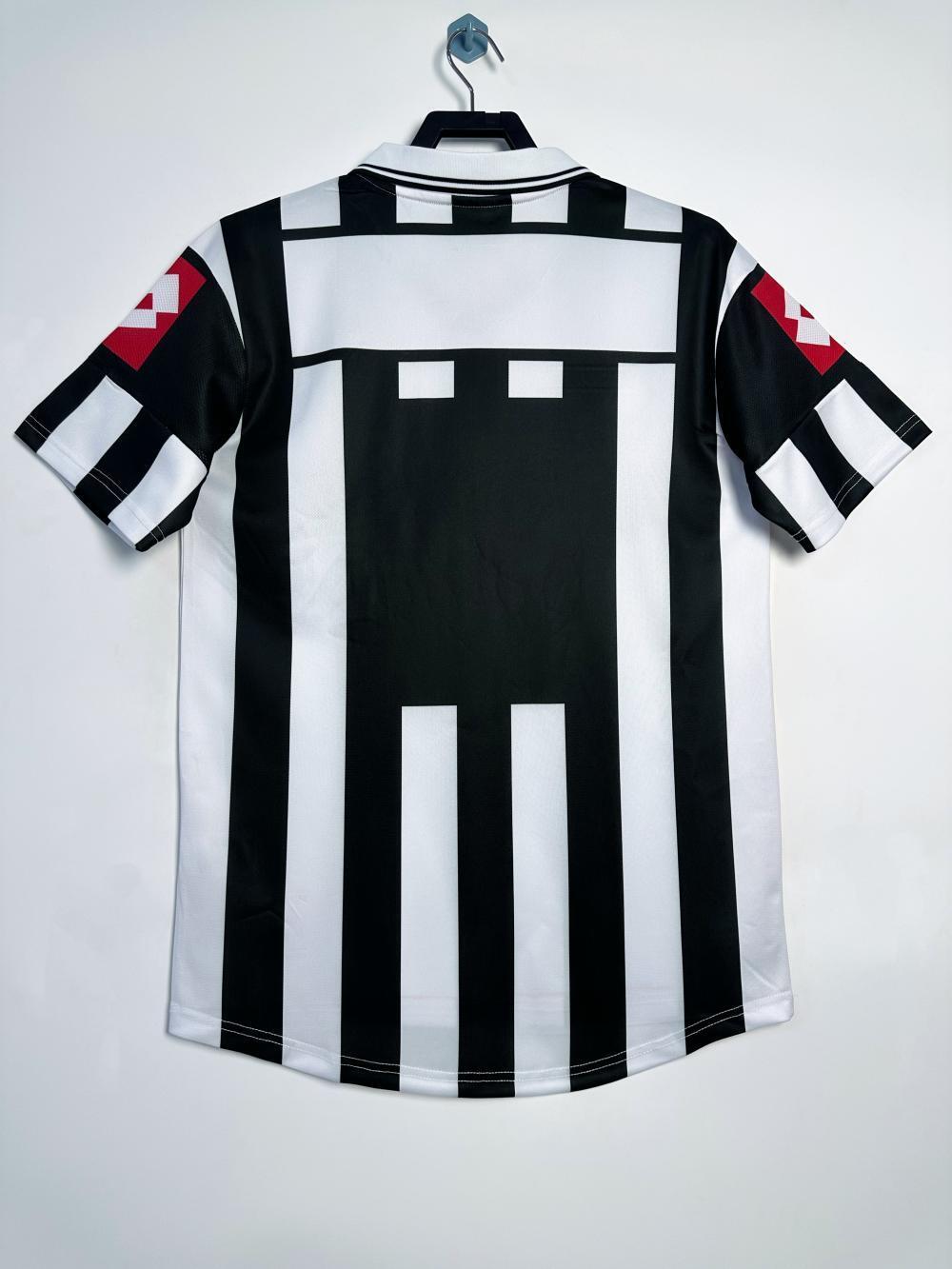 Juventus 2001/2002 Home Jersey