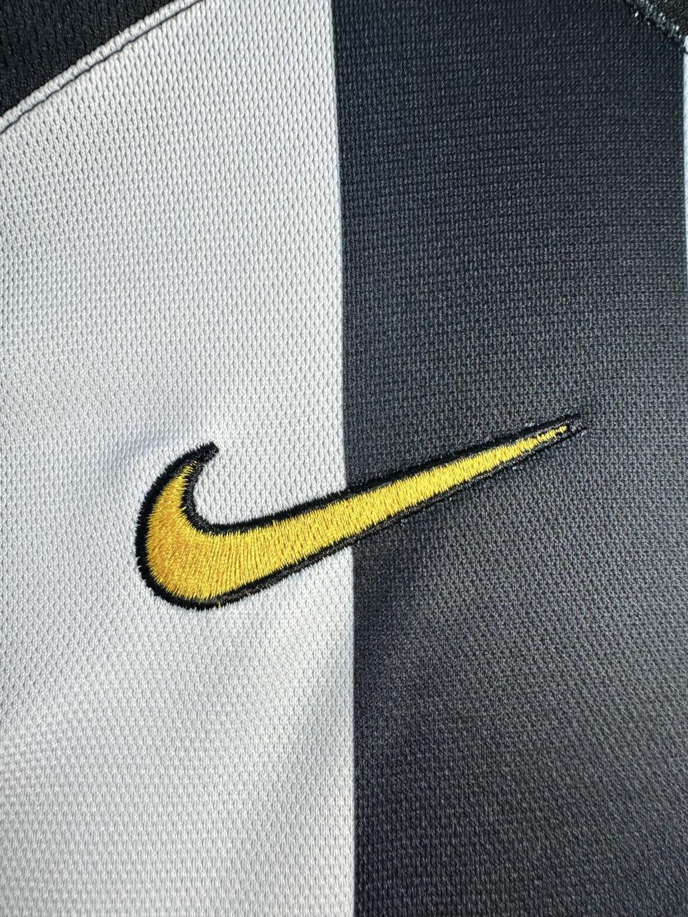 Juventus 2005/2006 Home Jersey
