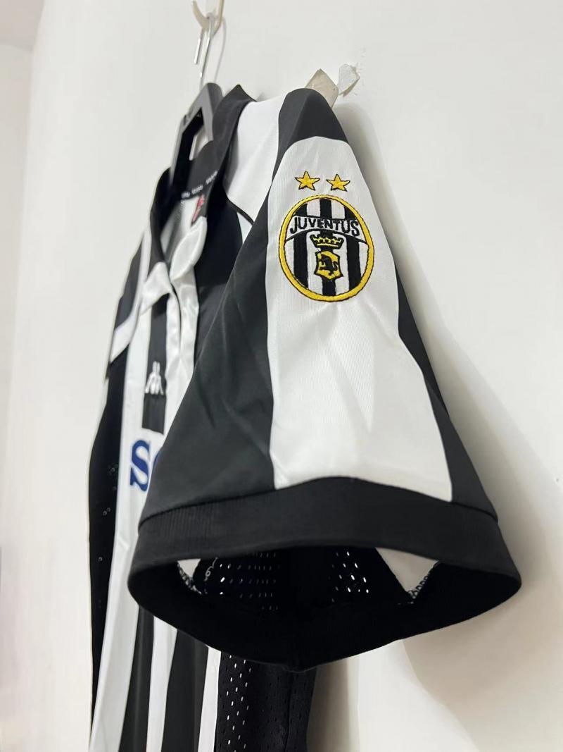 Juventus 1997/1998 Home Jersey