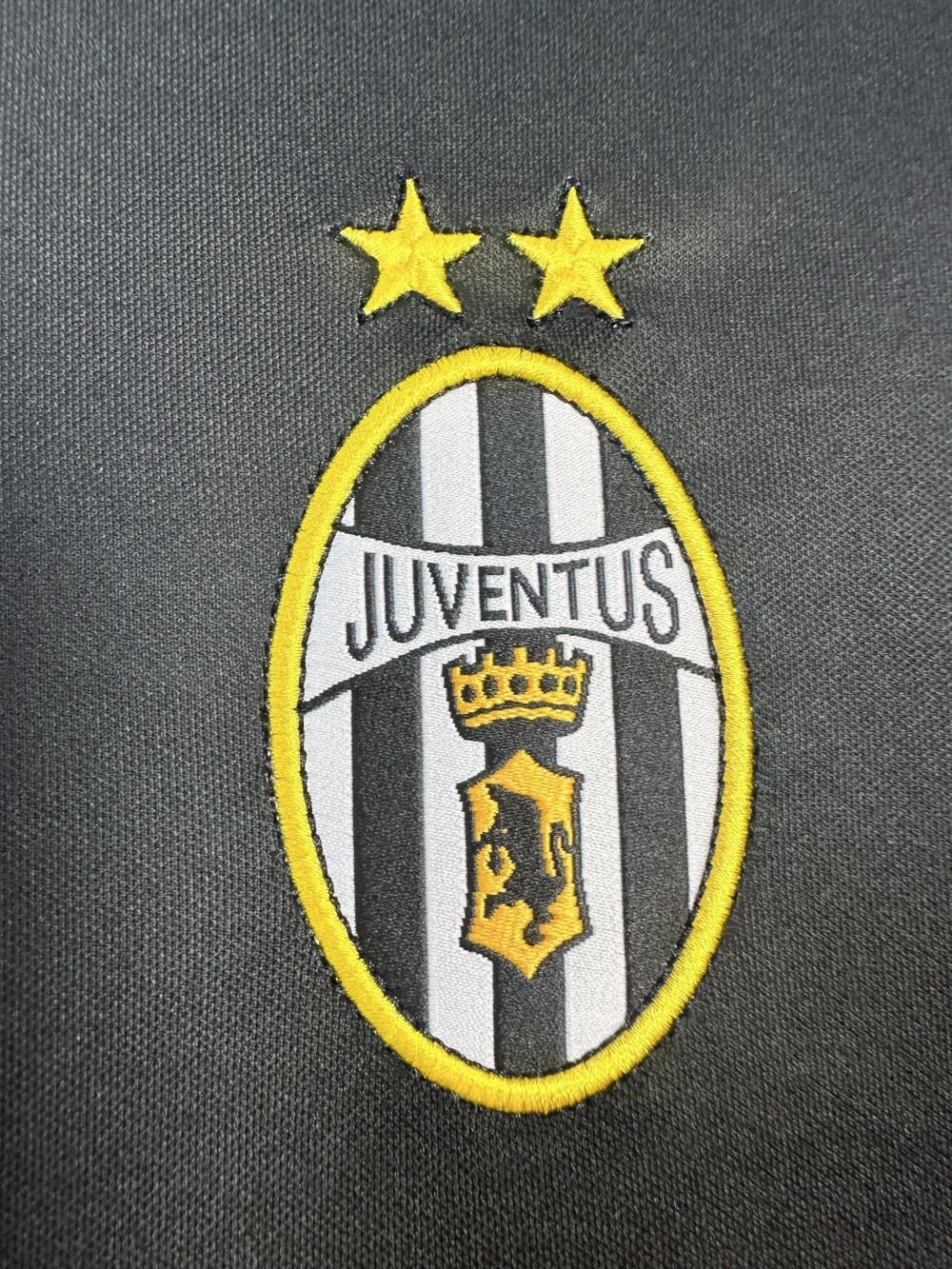 Juventus 2001/2002 Away Jersey