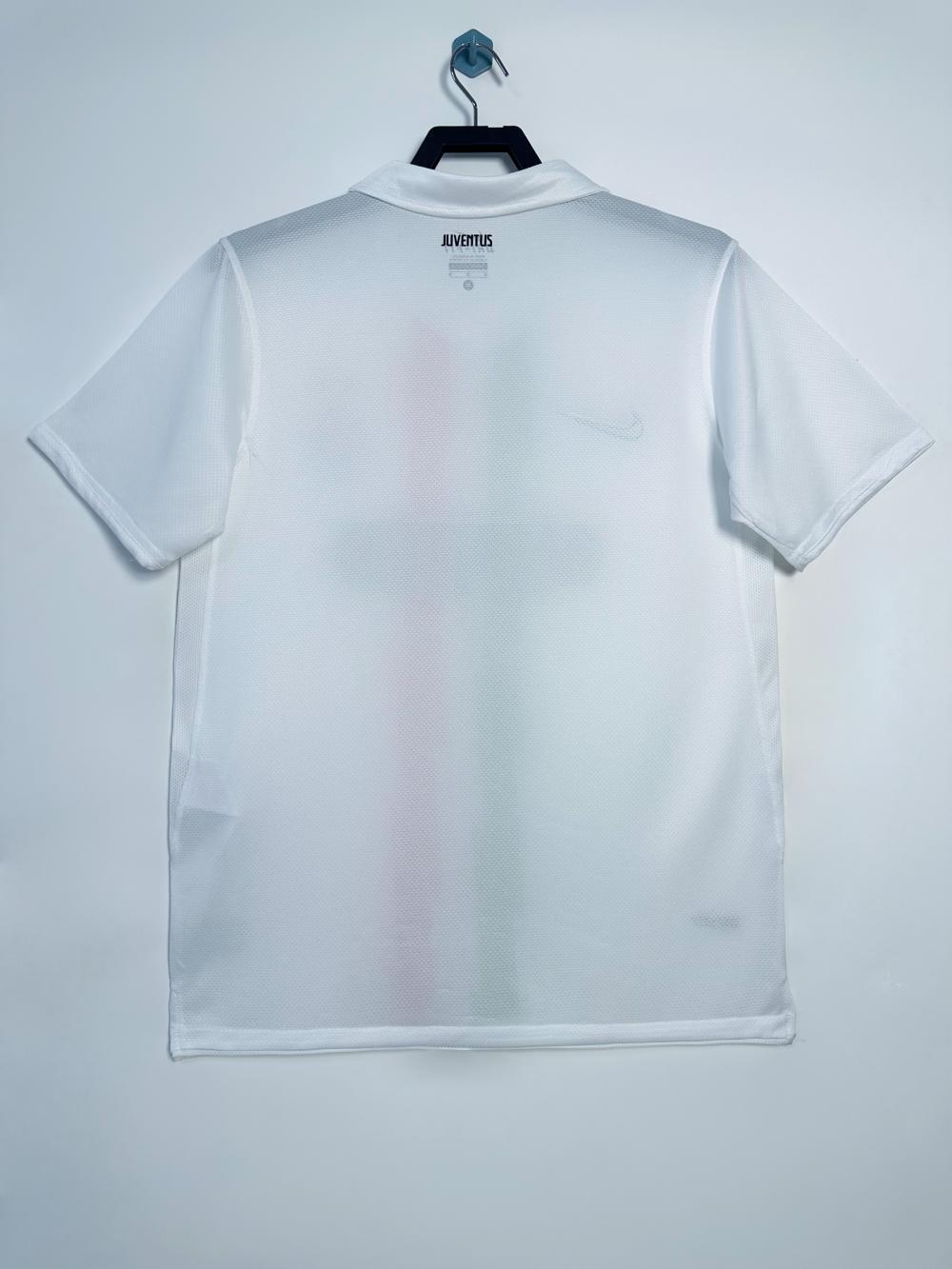 Juventus 2010/2011 Away Jersey