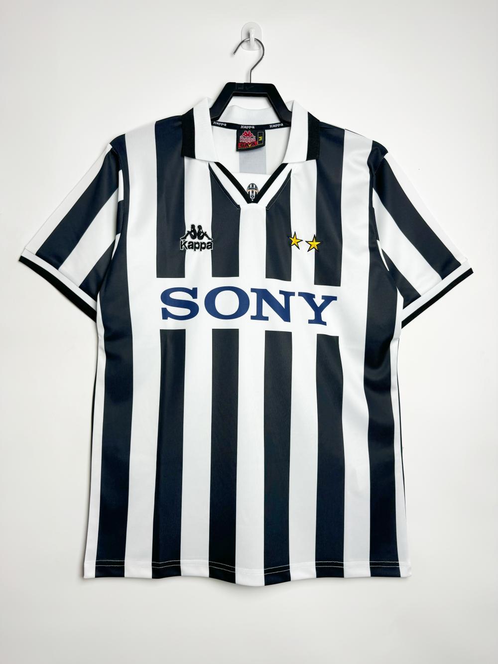 Juventus 1996/1997 Home Jersey