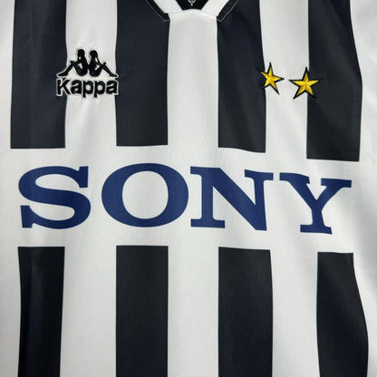 Juventus 1996/1997 Home Jersey