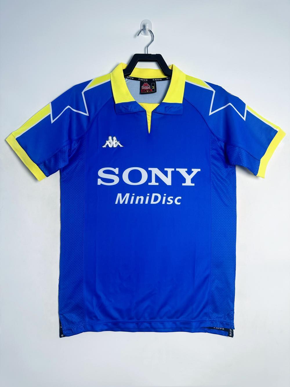 Juventus 1997/1998 Away Jersey