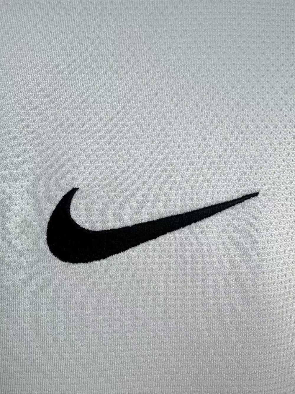 Juventus 2010/2011 Away Jersey